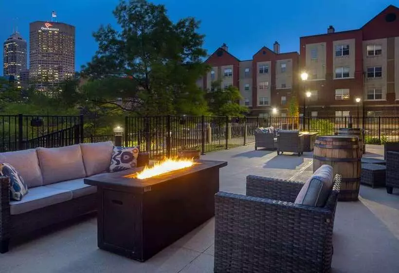 هتل Hampton Inn Indianapolis Downtown Iupui