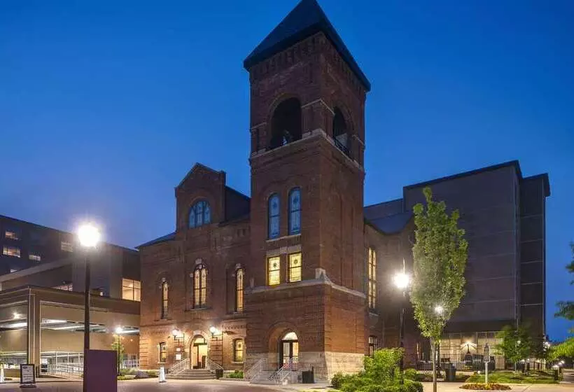 هتل Hampton Inn Indianapolis Downtown Iupui