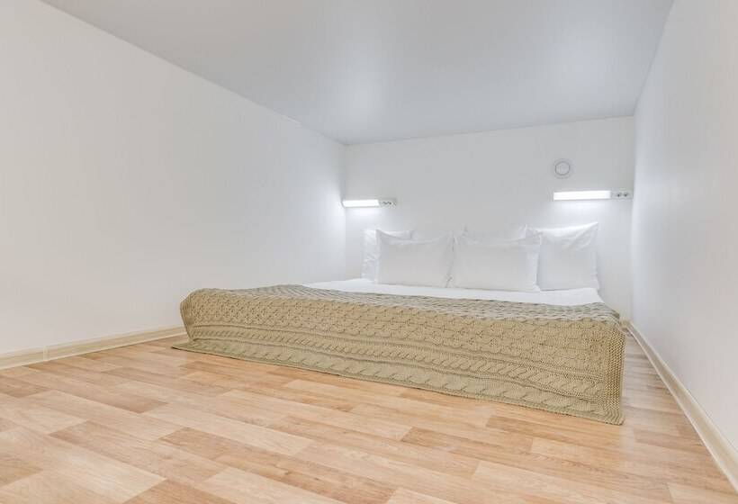 Travelto Liteiniy 58