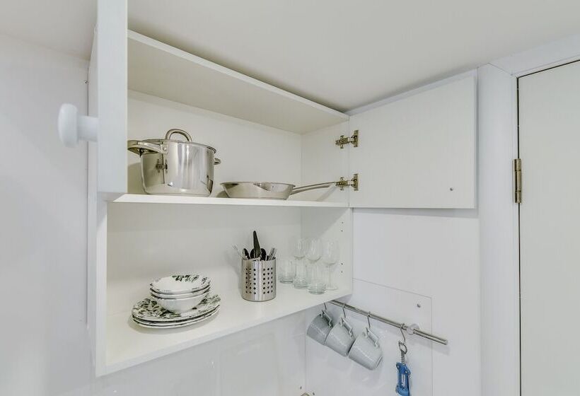 Travelto Liteiniy 58