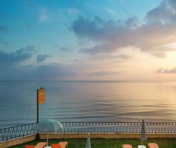 هتل Andreolas Luxury Suites