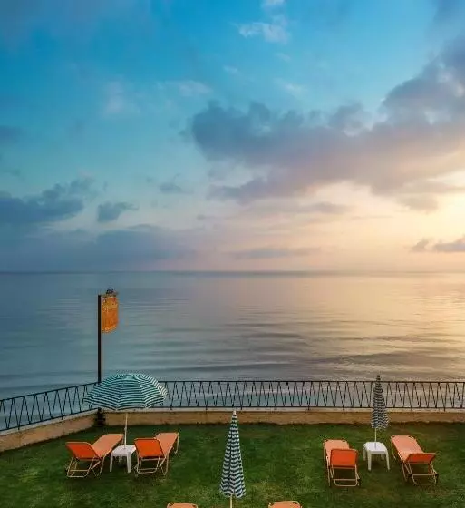 هتل Andreolas Luxury Suites