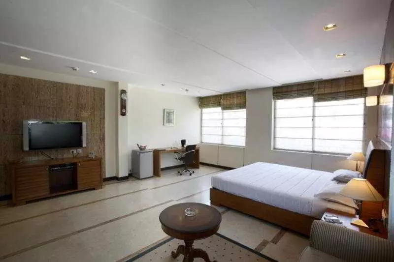 هتل Oriental Suites Lady Curzon Road