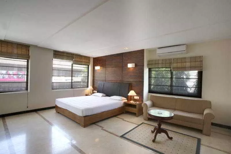 هتل Oriental Suites Lady Curzon Road