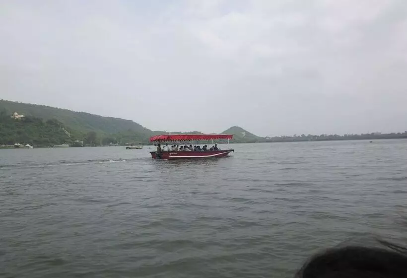 ホテル Devra Udaipur