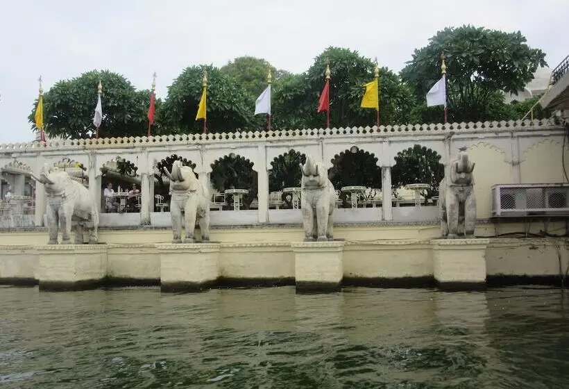 ホテル Devra Udaipur