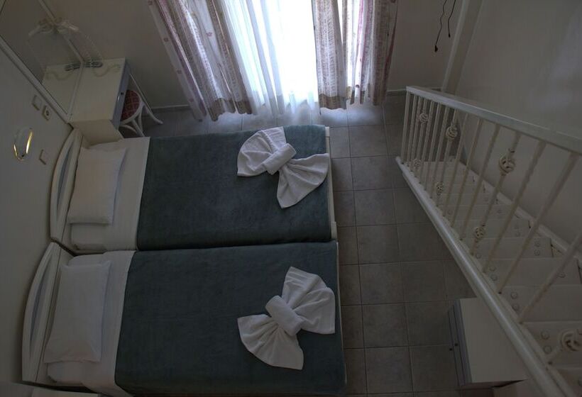 酒店 Hanioti Grand Victoria