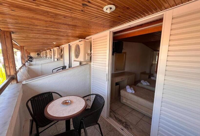 酒店 Hanioti Grand Victoria