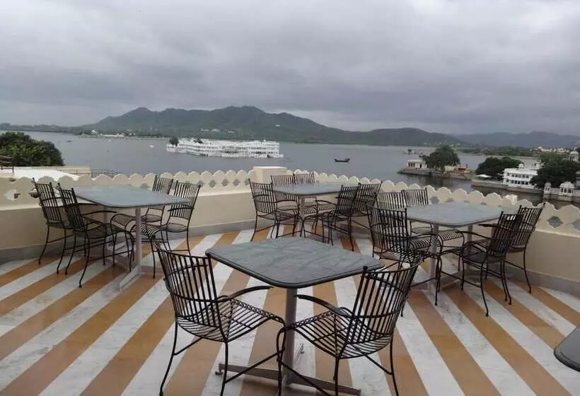 호텔 Jaiwana Haveli