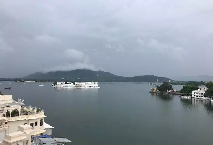 호텔 Jaiwana Haveli