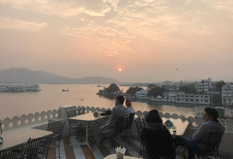 Отель Jaiwana Haveli