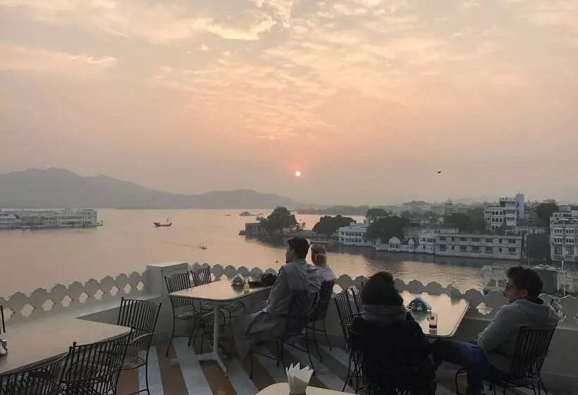 호텔 Jaiwana Haveli