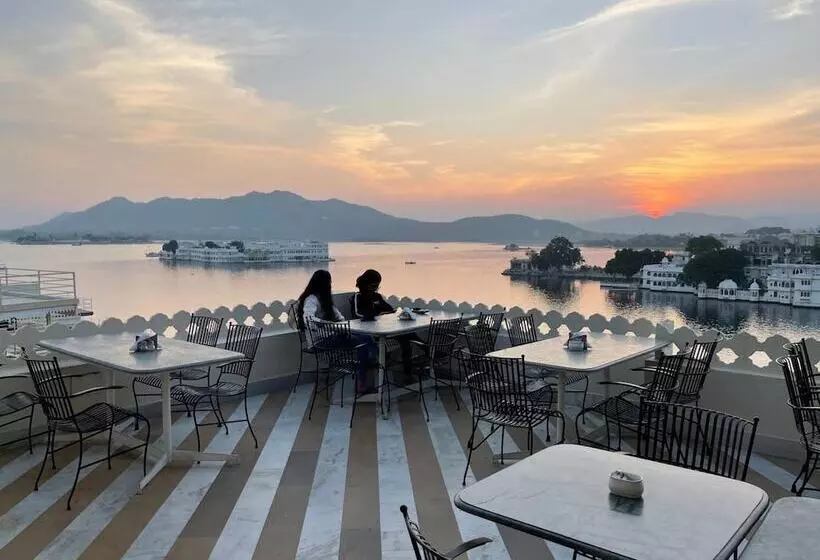 호텔 Jaiwana Haveli