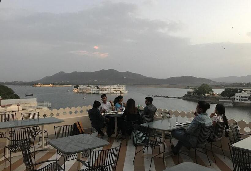 Отель Jaiwana Haveli