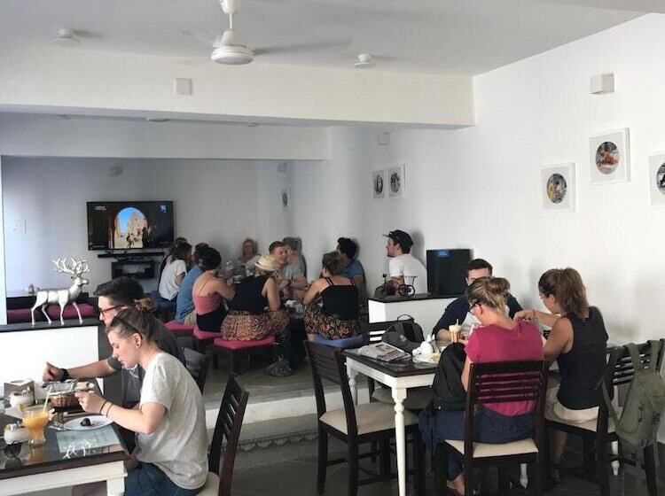 Отель Jaiwana Haveli