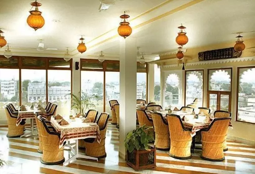 호텔 Jaiwana Haveli