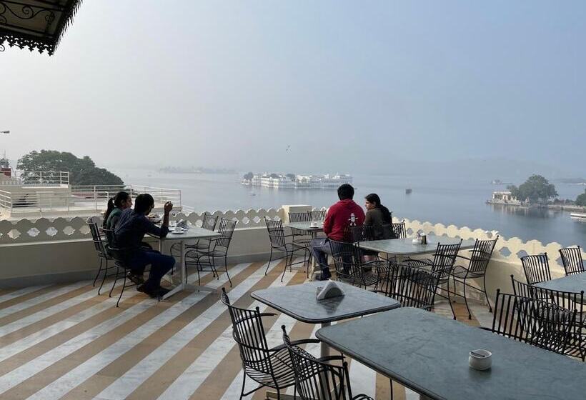 Отель Jaiwana Haveli