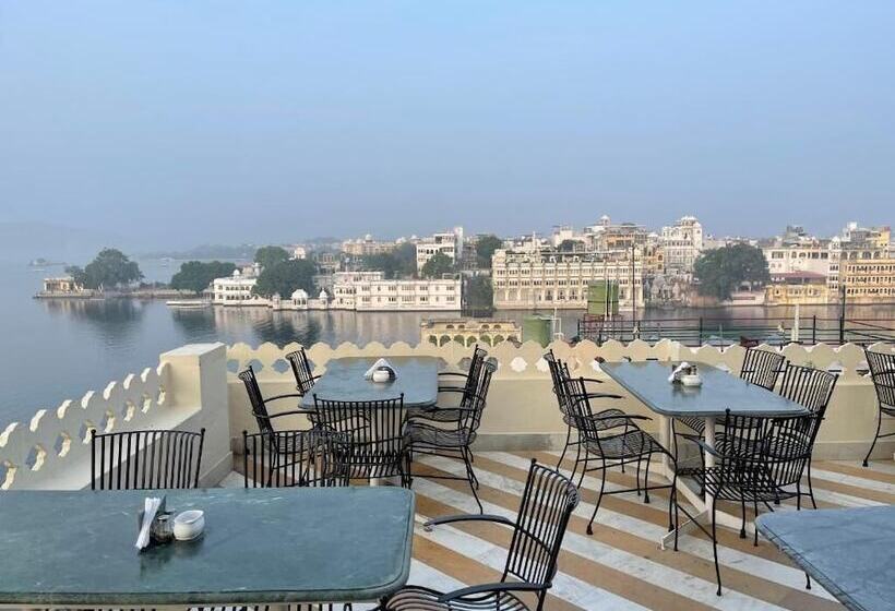 Отель Jaiwana Haveli