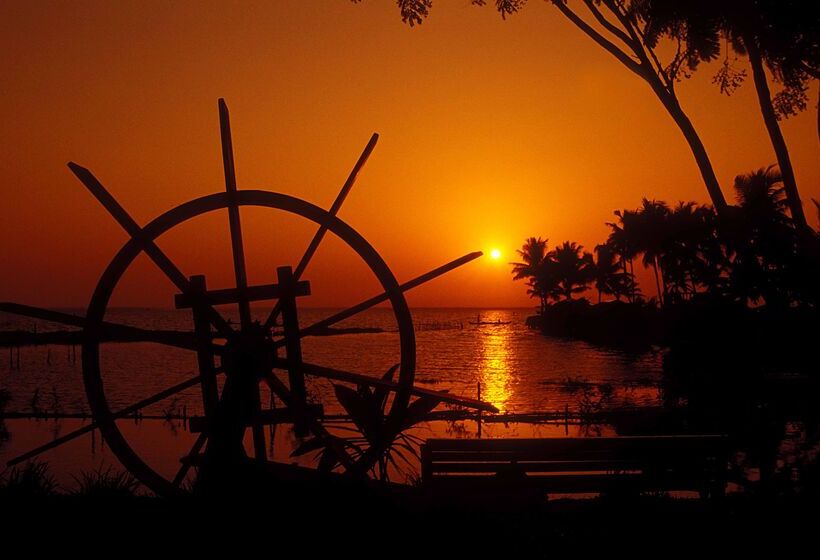 فندق Kumarakom Lake Resort