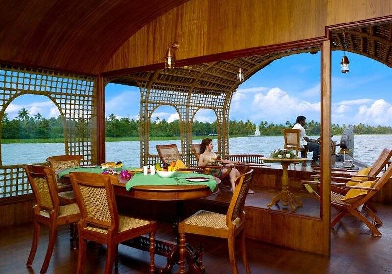 فندق Kumarakom Lake Resort