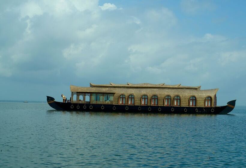 فندق Kumarakom Lake Resort