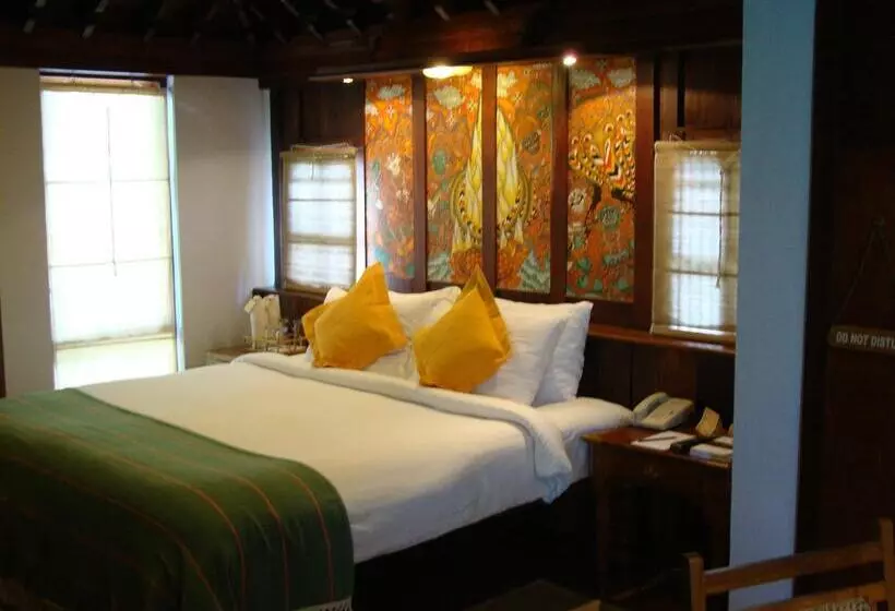 Отель Kumarakom Lake Resort
