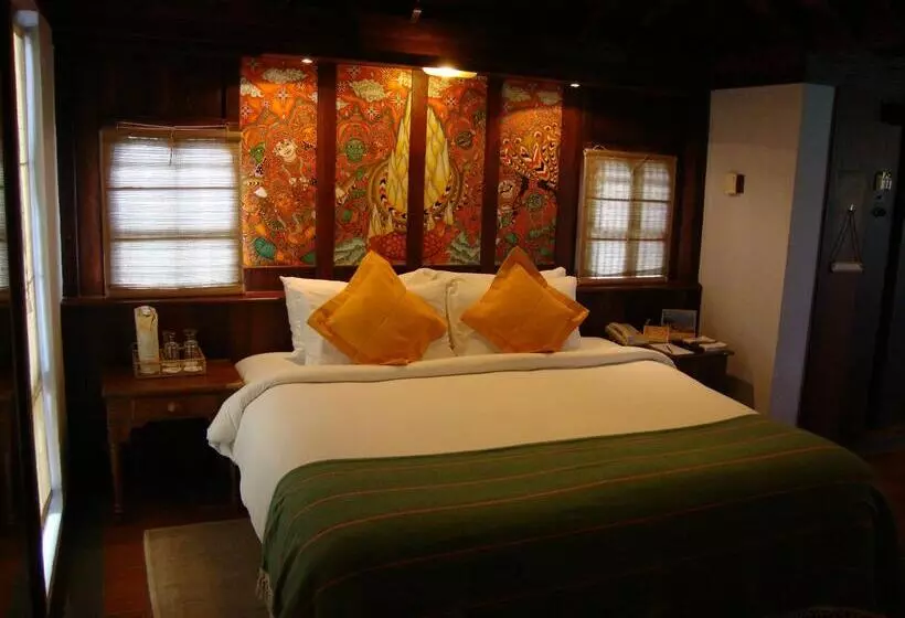 Отель Kumarakom Lake Resort