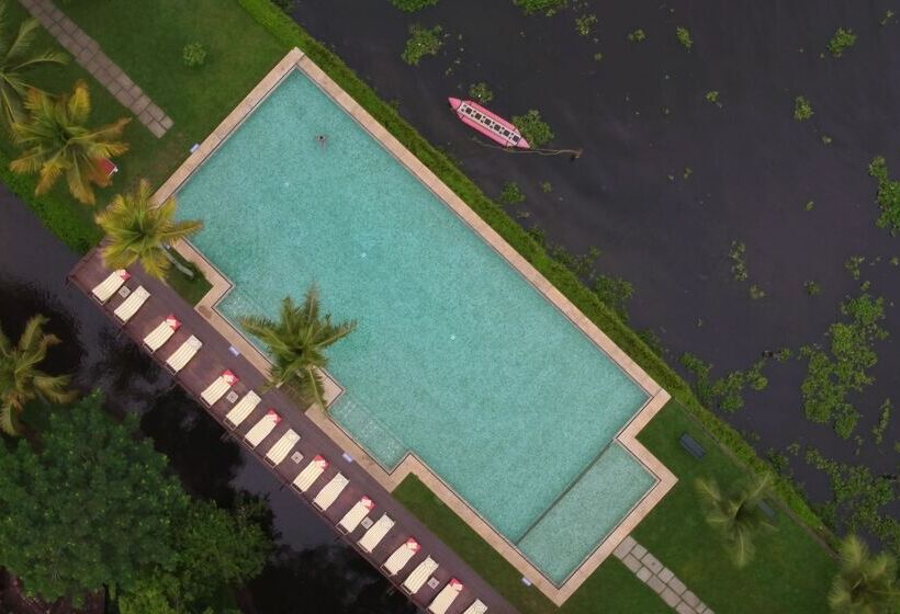 فندق Kumarakom Lake Resort