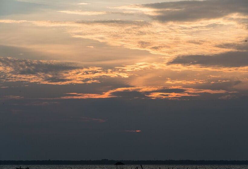 فندق Kumarakom Lake Resort