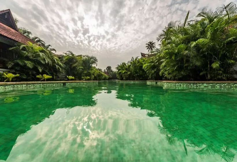 Отель Kumarakom Lake Resort