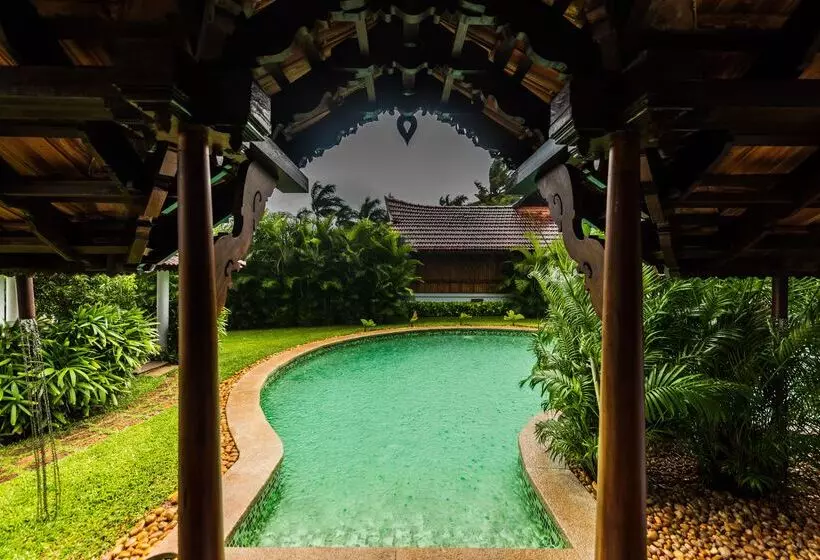 Отель Kumarakom Lake Resort