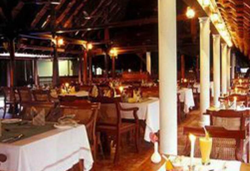 فندق Kumarakom Lake Resort