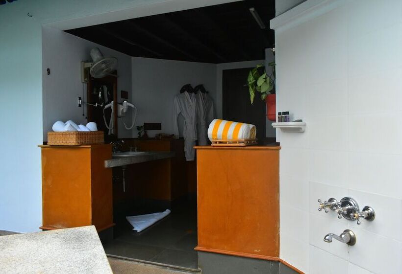 فندق Kumarakom Lake Resort