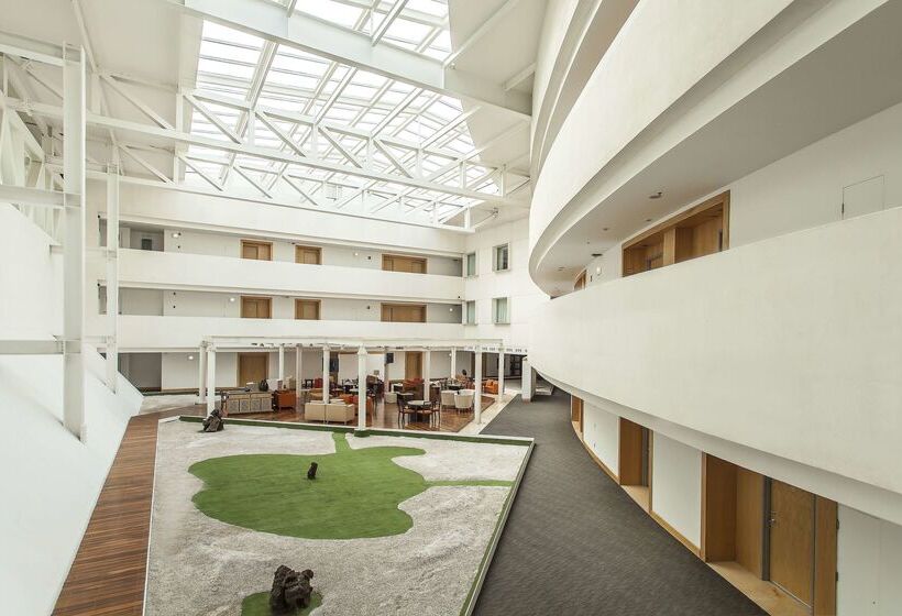 Отель NH Collection México City Airport T2