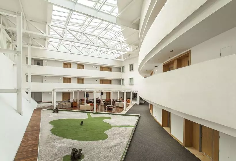 هتل NH Collection México City Airport T2