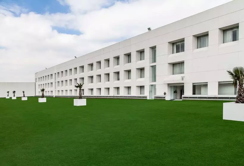 هتل NH Collection México City Airport T2