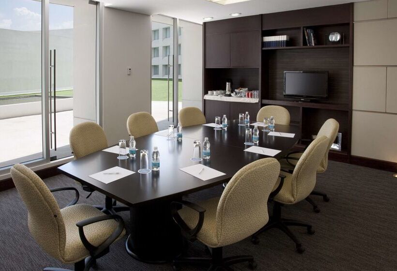 Отель NH Collection México City Airport T2