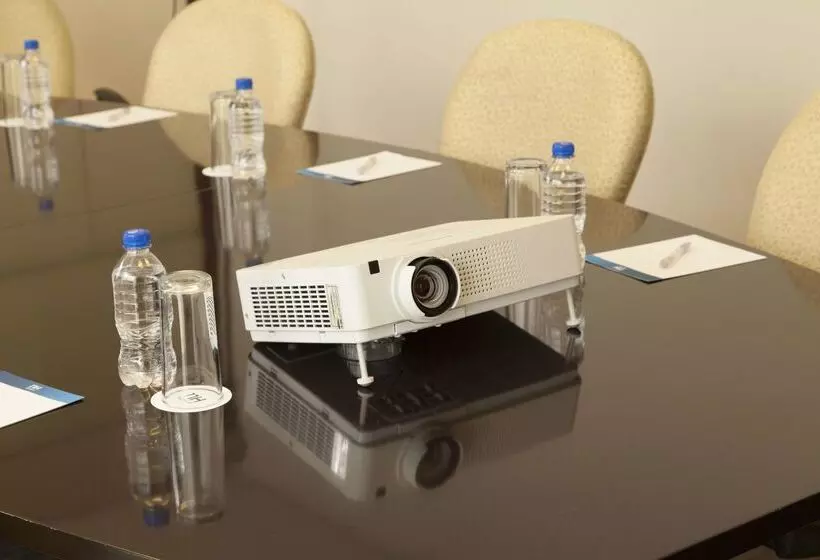 هتل NH Collection México City Airport T2