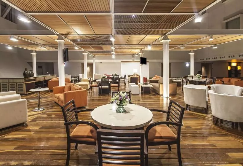 هتل NH Collection México City Airport T2