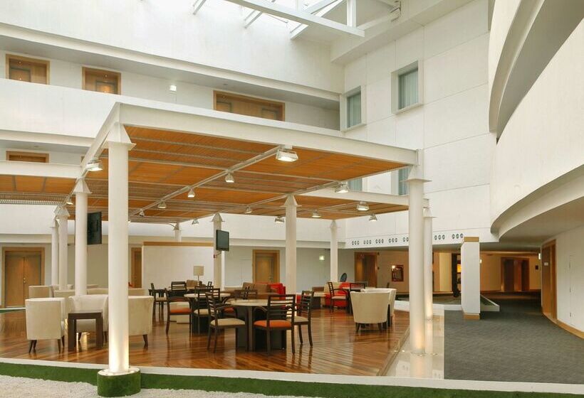 Отель NH Collection México City Airport T2