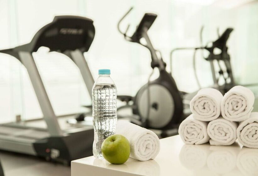 Отель NH Collection México City Airport T2