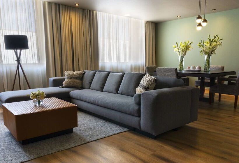 Отель NH Collection México City Airport T2