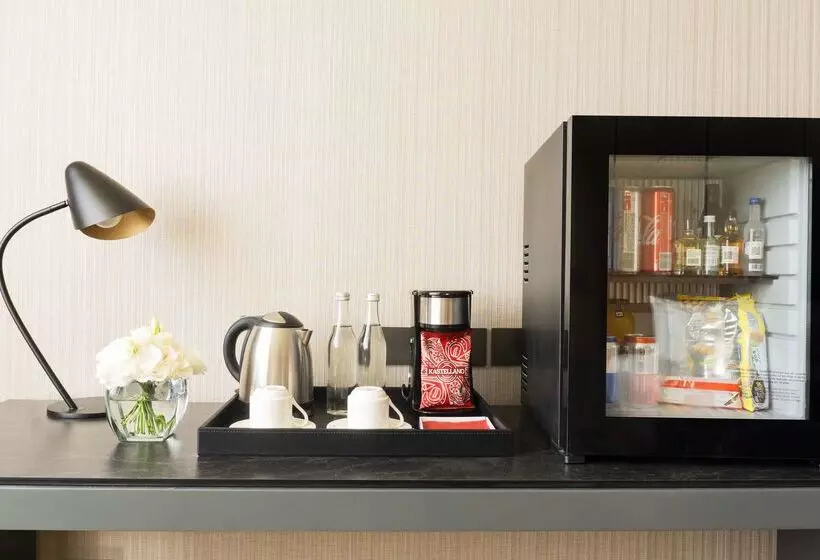 هتل NH Collection México City Airport T2