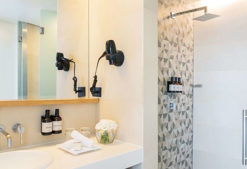 Отель NH Collection México City Airport T2