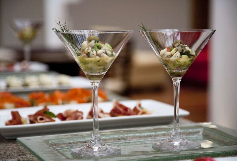 Отель NH Collection México City Airport T2