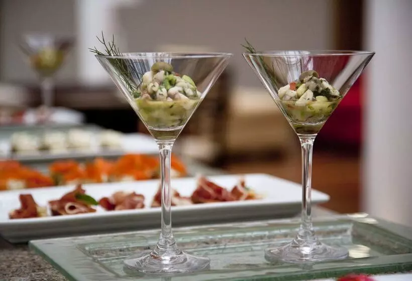 هتل NH Collection México City Airport T2