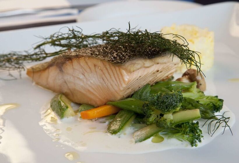 Отель NH Collection México City Airport T2