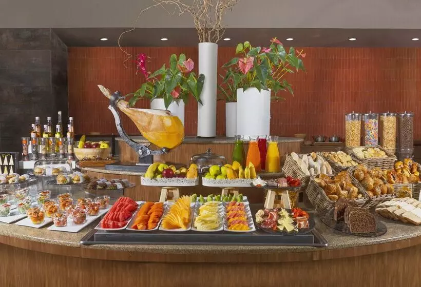 هتل NH Collection México City Airport T2