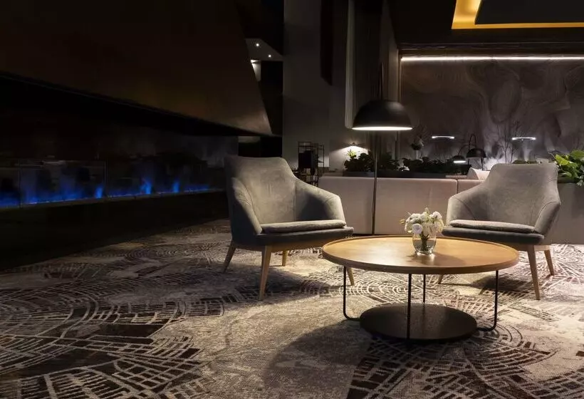 هتل NH Collection México City Airport T2