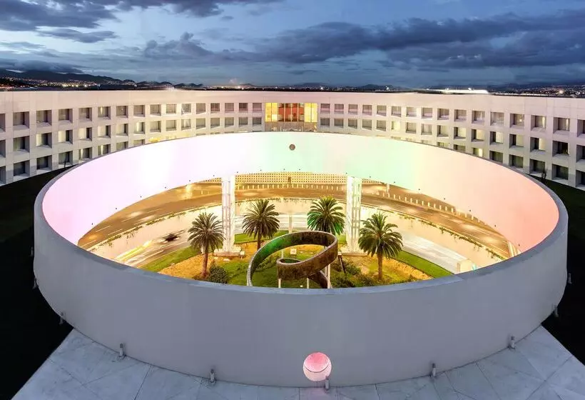 هتل NH Collection México City Airport T2